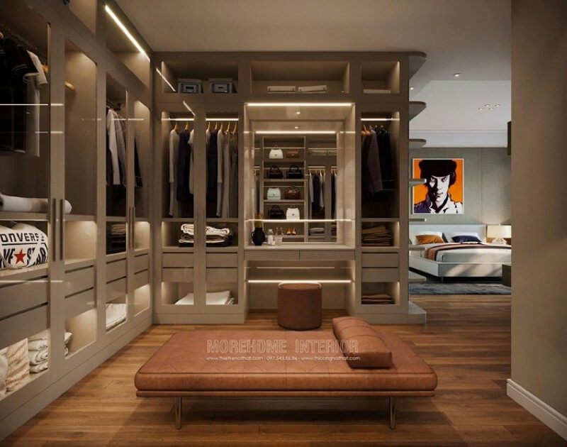 Sắp xếp nội thất phòng ngủ vợ chồng ấn tượng với tủ quần áo lớn nhiều hộc tủ.